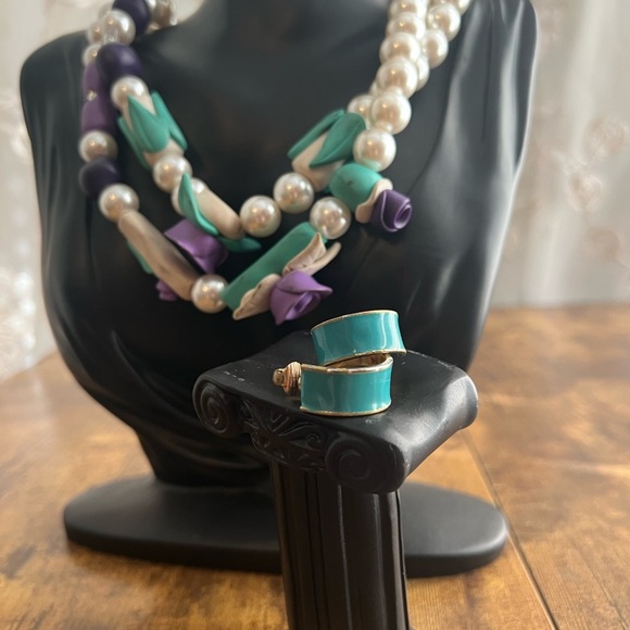 Vintage costume jewelry. - Picture 8 of 9